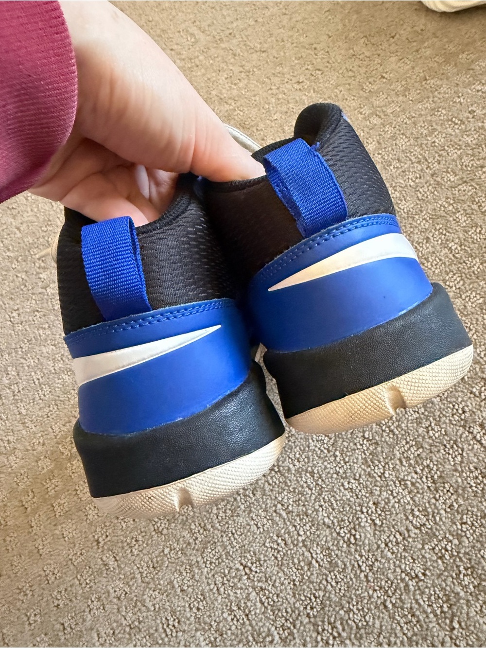 Nike Team Hustle Sneakers - Picture 2 of 5